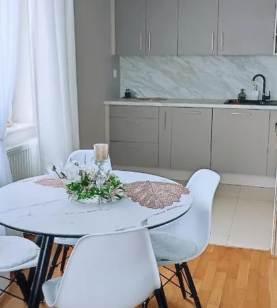 Cosmopolitan Apartament Z Bezplatnym, Prywatnym Parkingiem W Hali Garazowej Thorn Exterior foto