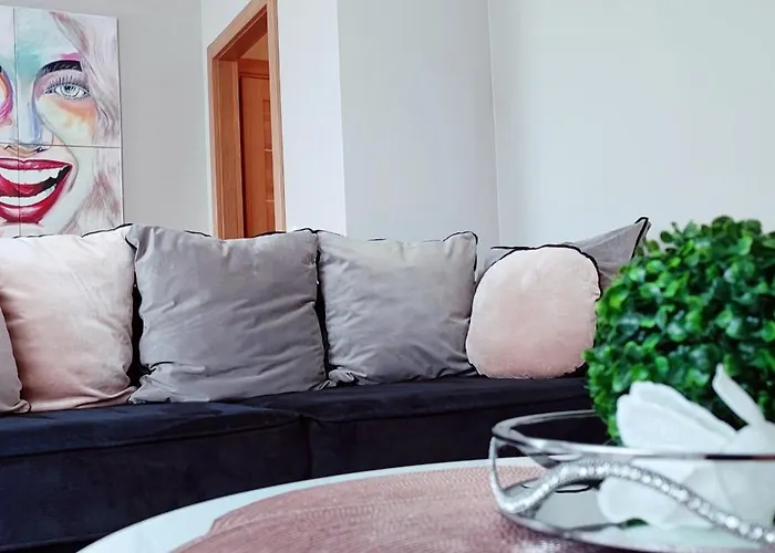 Cosmopolitan Apartament Z Bezplatnym, Prywatnym Parkingiem W Hali Garazowej