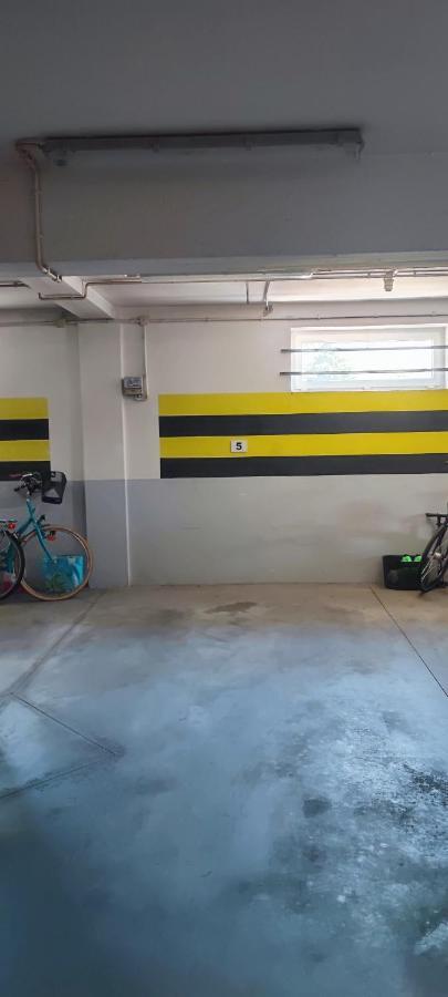 Apartment Cosmopolitan Z Bezplatnym, Prywatnym Parkingiem W Hali Garazowej Thorn